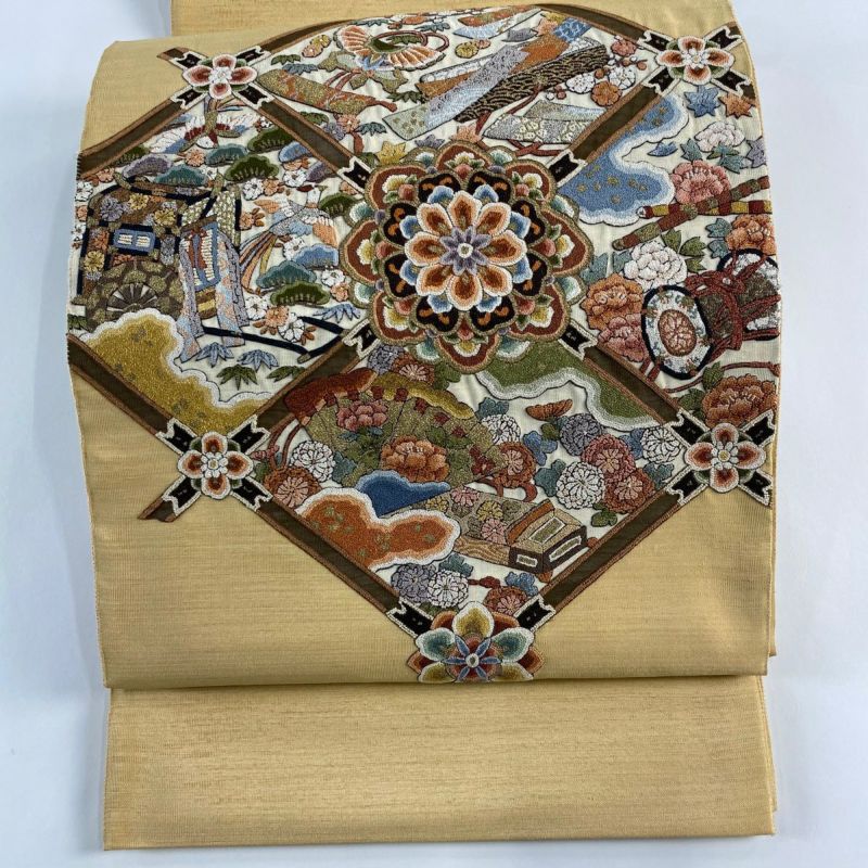 袋帯 逸品 蒋雪英 落款あり 華文 花鳥 相良刺繍 金糸 薄茶色