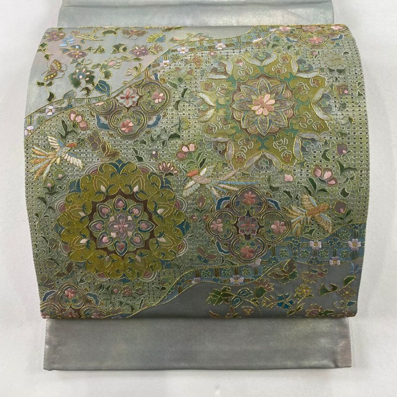 【名古屋帯】花喰い鳥模様 刺繍 箔置き　鳥　銀彩　金彩　 正絹　アンティーク 名古屋帯】花喰い鳥模様 刺繍 箔置き 鳥 銀彩 金彩 正絹