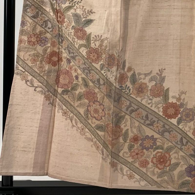 紬単衣（花菱、枝花文）裄65 薄手で軽　正絹美品 付下げ 身丈163.5cm 裄丈66cm M 単衣 枝花 ぼかし 青灰色 正絹
