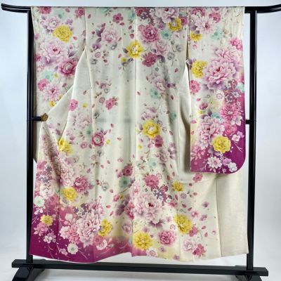 振袖 身長153-168cm 白　ピンク　桜　鹿の子の凹凸のある生地　正絹 白 地に菊 桜 牡丹 花尽くし 正絹振袖【144】 – SAKURA TOKYO