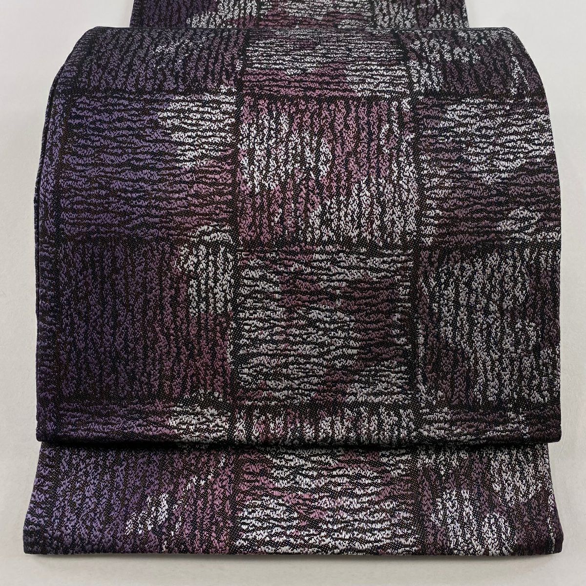 ♦️逸品　正絹　幾何学模様　洒落袋の作り帯 袋帯 美品 秀品 関西仕立て 幾何学模様 段縞 箔 黒灰 六通 正絹