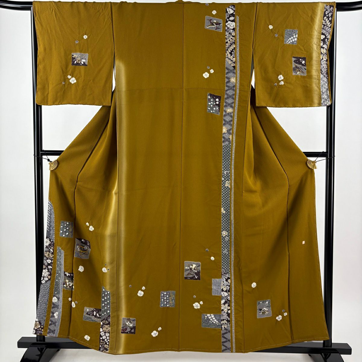 付下げ 身丈161cm 裄丈66.5cm M 袷 落款あり 糸巻き 梅 刺繍 絞り 山吹