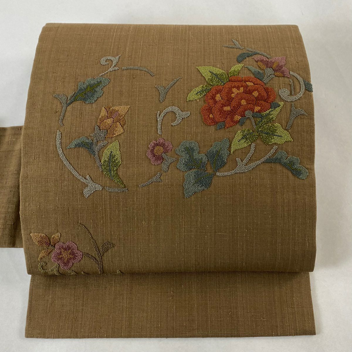 袋帯 美品 逸品 花唐草 刺繍 金糸 金色 お太鼓柄 正絹|中古 袋帯 美品 逸品 花唐草 刺繍 金糸 金色 お太鼓柄 正絹|中古