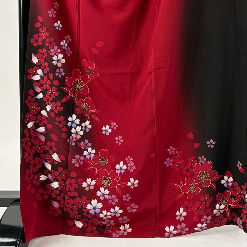 桜と牡丹の花模様 金彩 絞り 赤色 黒色 袷 正絹 振袖 着物 03 振袖 着物 袷 金彩加工 赤 椿 桜 花 裄69.5 L 新古品 sn1502