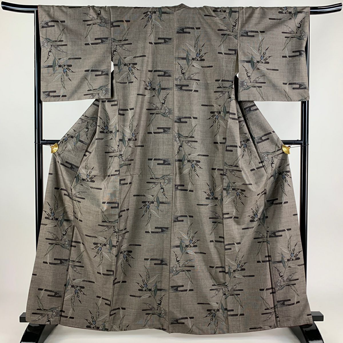 素晴らしい品質 身丈161.5cm 紬 裄丈65cm 秀品 正絹 薄紫 葉柄 源氏車 袷 M 着物・浴衣