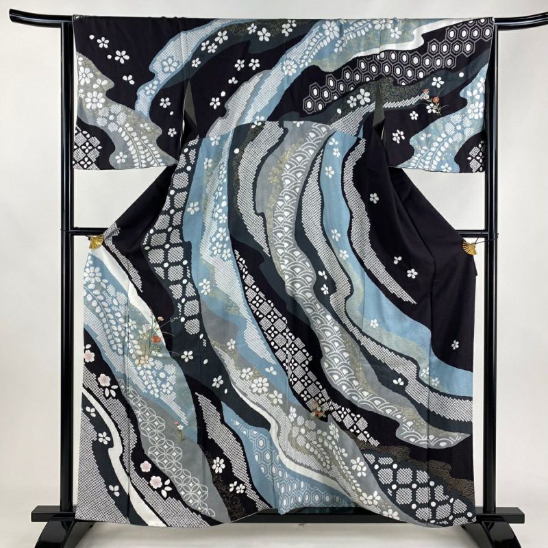 訪問着 身丈160.5cm 裄丈66cm M 袷 草花 雪輪 刺繍 金彩 黒 正絹