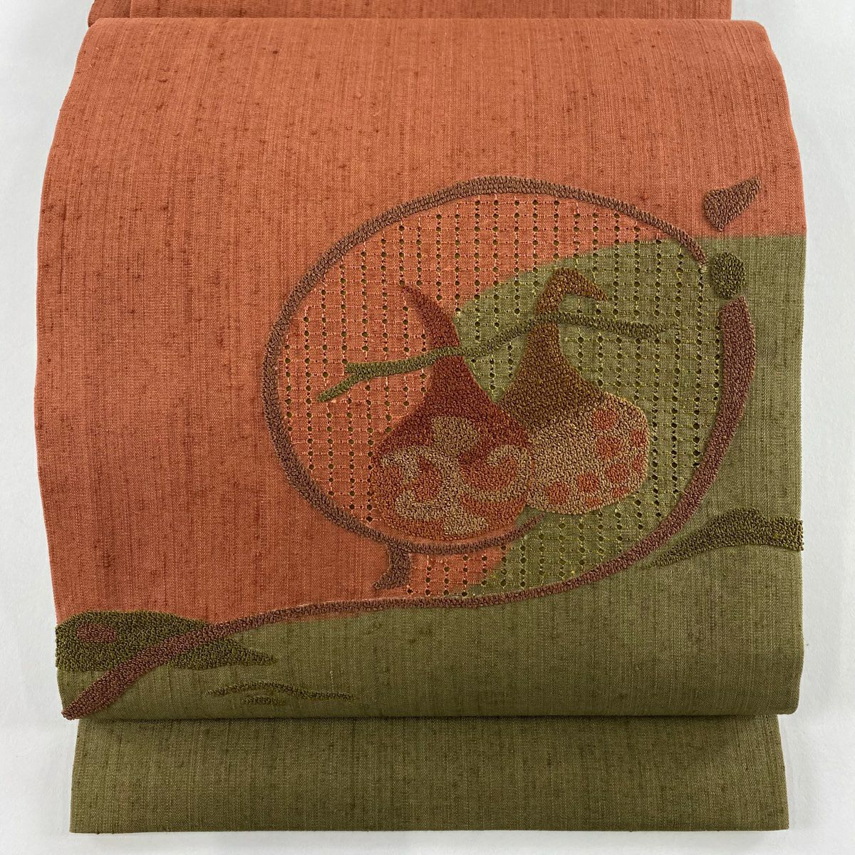 美品】 名古屋帯 秀品 紬地 建物 樹木 相良刺繍 茶色 正絹｜中古・古着