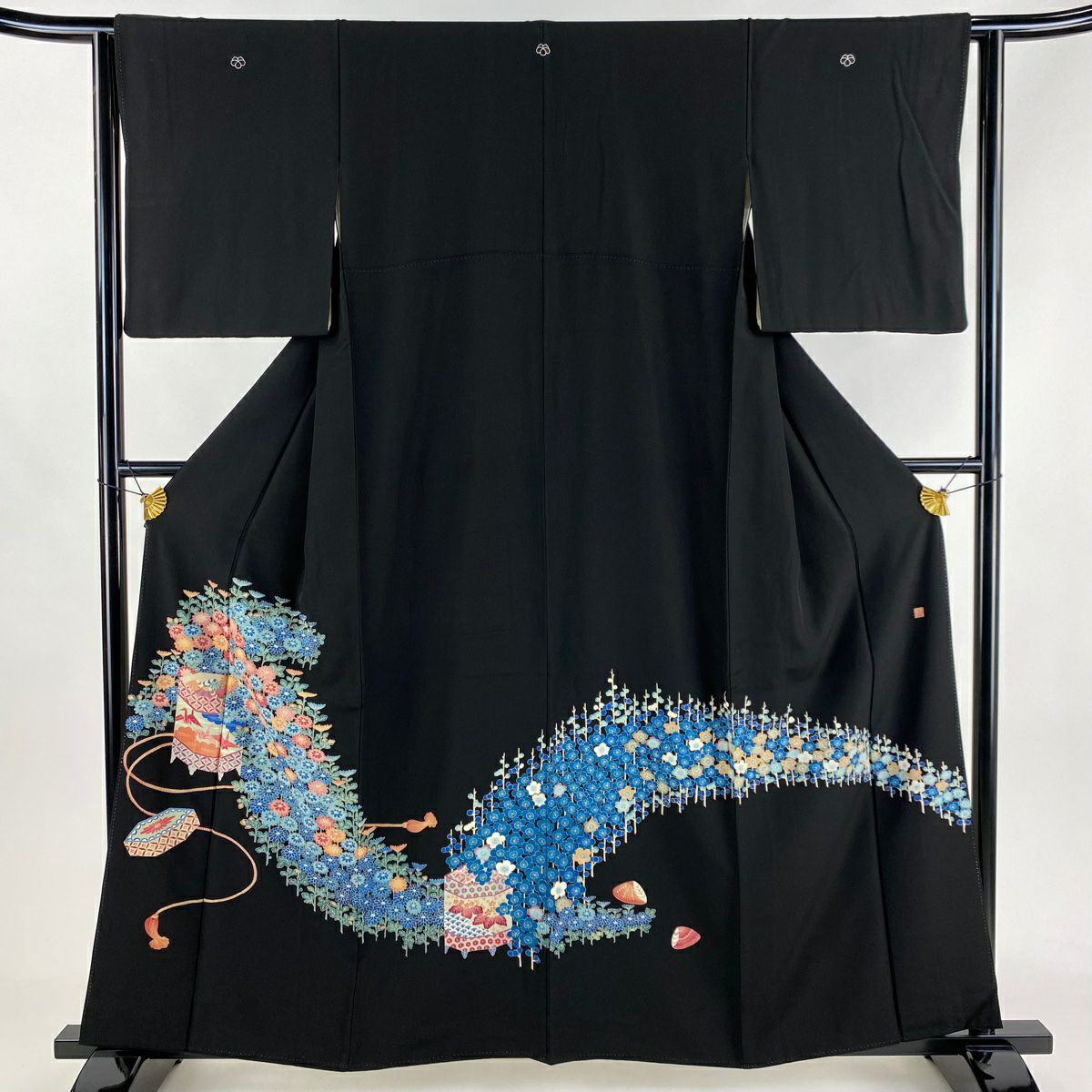 D795 黒留袖　鳳凰　華文　金彩　正絹　着物　袷　しつけ糸付き未使用極美品 D795 黒留袖 鳳凰 華文 金彩 正絹 着物 袷 しつけ糸付き未使用極美品