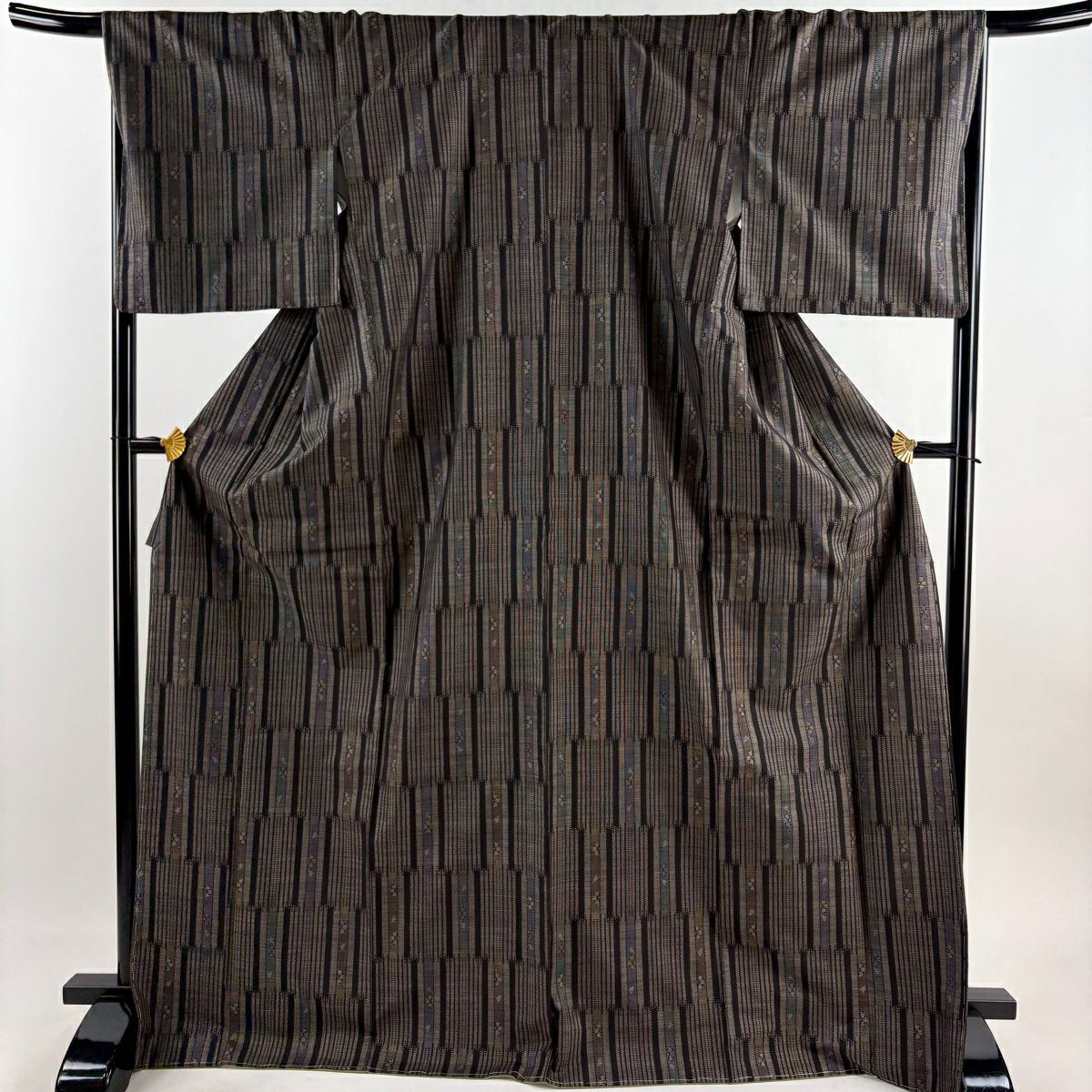 紬 身丈175cm 裄丈69cm L 袷 柿渋染 本しぼ絣 証紙あり 縞 葉柄 焦茶色