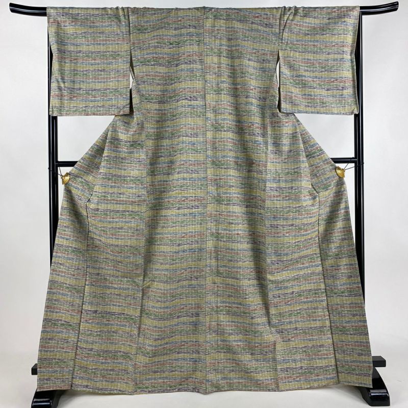 お着物】 袷 身丈161cm 紬 レトロな幾何学 水色 美品（紬 着物
