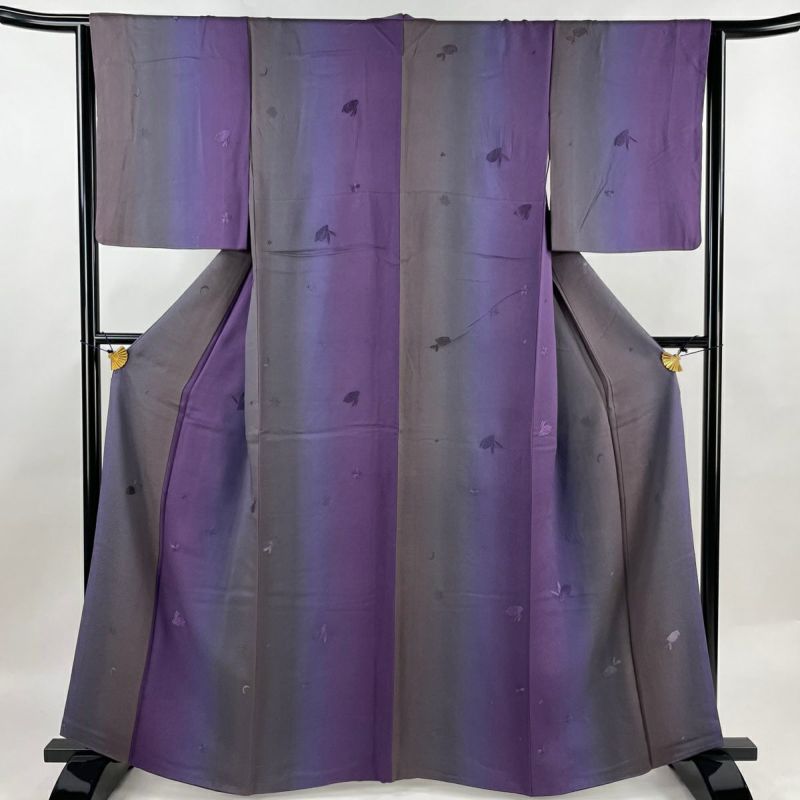 小紋 身丈162cm 裄丈64cm M 袷 うさぎ 花 刺繍 染め分け 紫 正絹 小紋 身丈162cm 裄丈64cm M 袷 うさぎ 花 刺繍 染め分け 紫 正絹