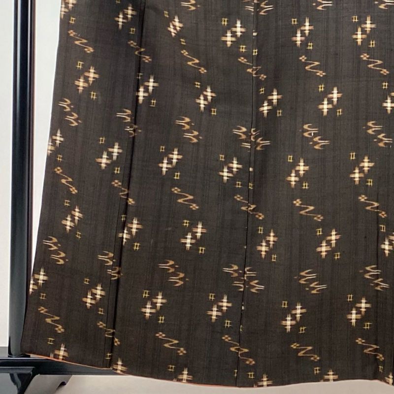 紬 身丈160cm 裄丈66cm M 袷 燕 井桁 焦茶色 正絹 名品｜中古