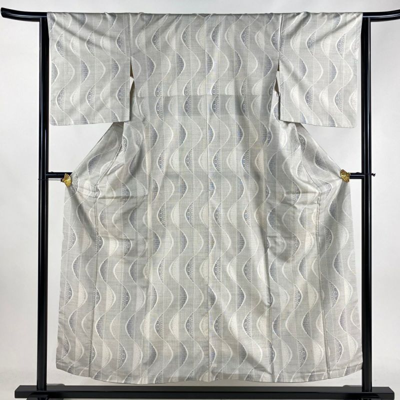 全国送料無料の通販 袷 M 裄丈64cm 身丈154cm 紬 よろけ縞 名品 正絹 灰白 幾何学 着物・浴衣