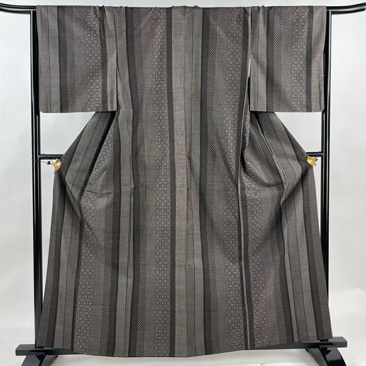 紬 身丈153.5cm 裄丈64cm M 袷 花 焦茶色 正絹 美品 名品|中古 紬 身丈153.5cm 裄丈64cm M 袷 花 焦茶色 正絹 美品 名品|中古