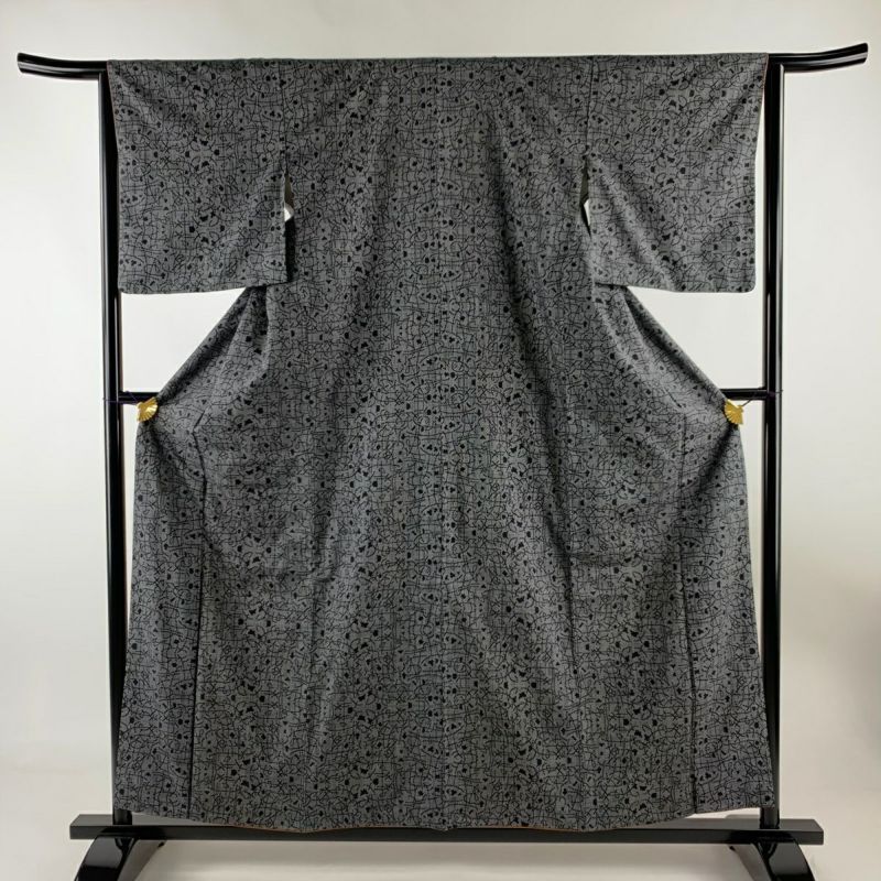 紬 身丈158cm 裄丈64cm M 袷 幾何学模様 黒灰 正絹 秀品｜中古