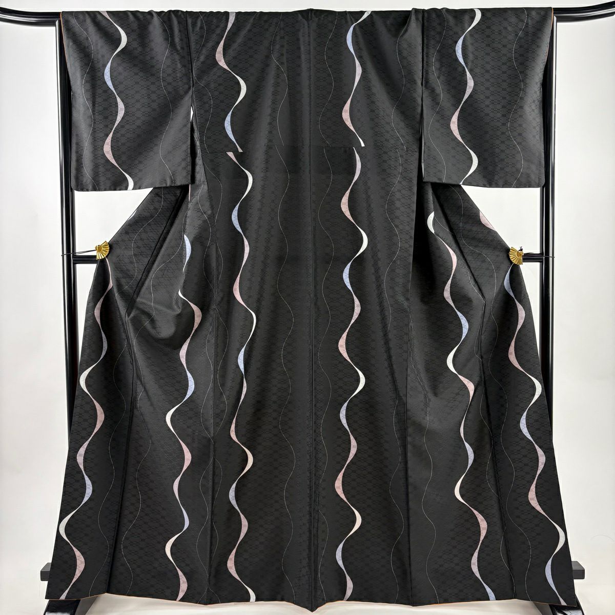 美品】 小紋 身丈166cm 裄丈67cm M 袷 よろけ縞 地紋 墨色 化繊 秀品