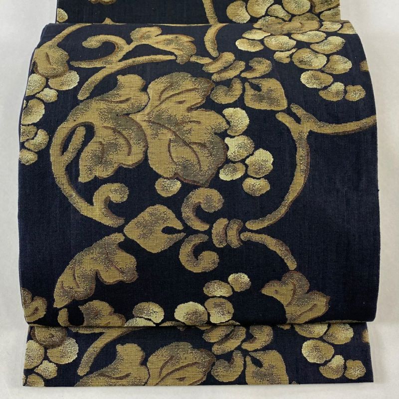 開き名古屋帯 美品 逸品 落款あり 葡萄唐草 箔 墨色 正絹｜中古