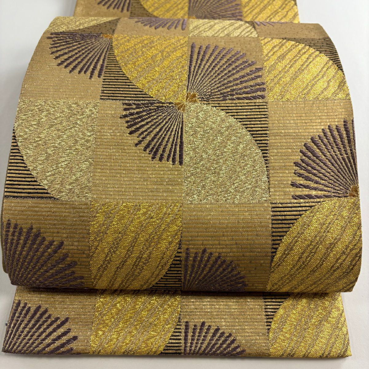 美品】 袋帯 名品 変わり市松 松葉 箔 金糸 金茶 六通 正絹｜中古