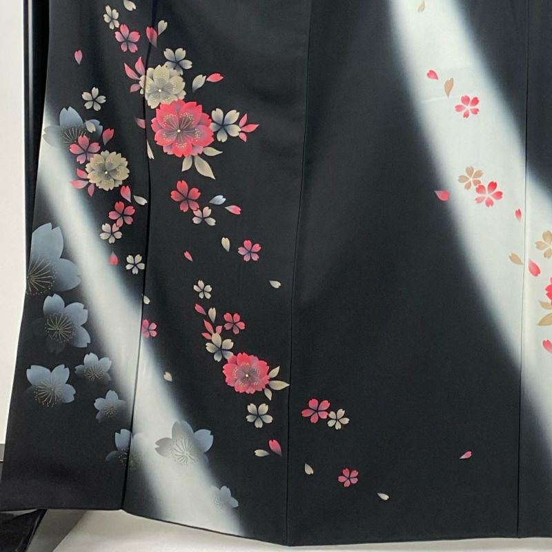 振袖 身丈165cm 裄丈67cm M 袷 桜 花びら ぼかし 金彩 黒 正絹 振袖 身丈165cm 裄丈67cm M 袷 桜 花びら ぼかし 金彩 黒 正絹