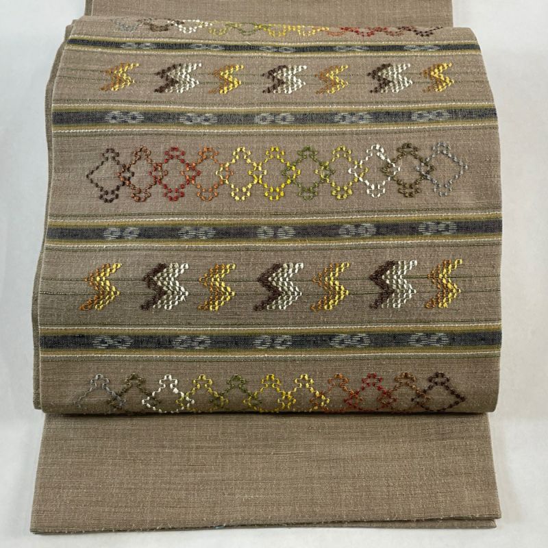 開き名古屋帯 美品 逸品 段縞 幾何学 刺繍 茶色 正絹|中古 開き名古屋帯 美品 逸品 段縞 幾何学 刺繍 茶色 正絹|中古