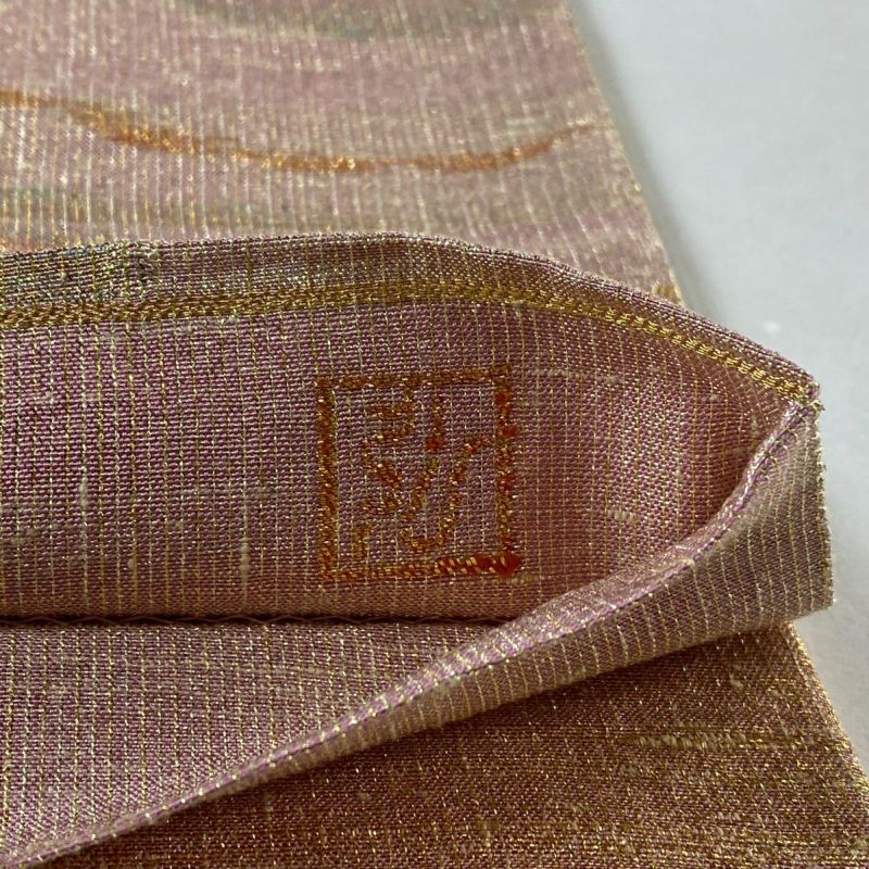 袋帯 美品 逸品 桝屋高尾 落款あり ねん金綴錦 蒔絵雲霞文 袋帯 美品 逸品 桝屋高尾 落款あり ねん金綴錦 蒔絵雲霞文