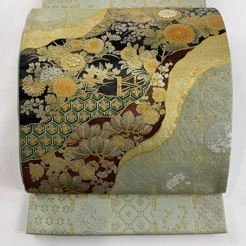 袋帯 美品 秀品 花 幾何学 箔 薄緑 同然 お太鼓柄 正絹 【中古】