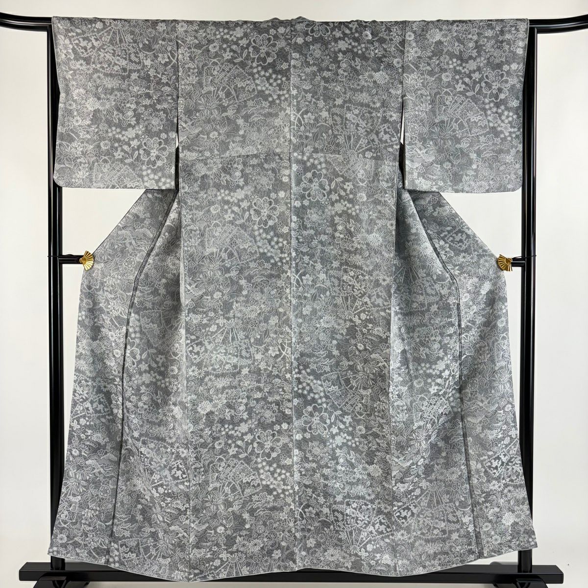 美品】 小紋 身丈154.5cm 裄丈64.5cm M 袷 草花 松 紋意匠 灰色 正絹