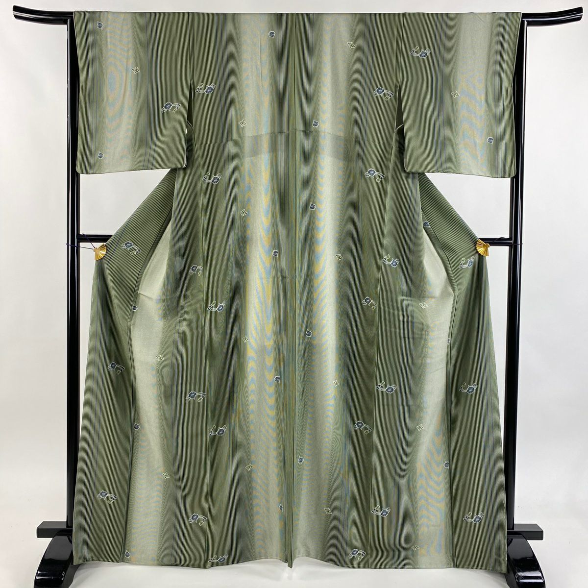 美品】小紋 身丈157.5cm 裄丈63cm S 袷 紬地 縦縞 寄せ柄 絞り ピンク