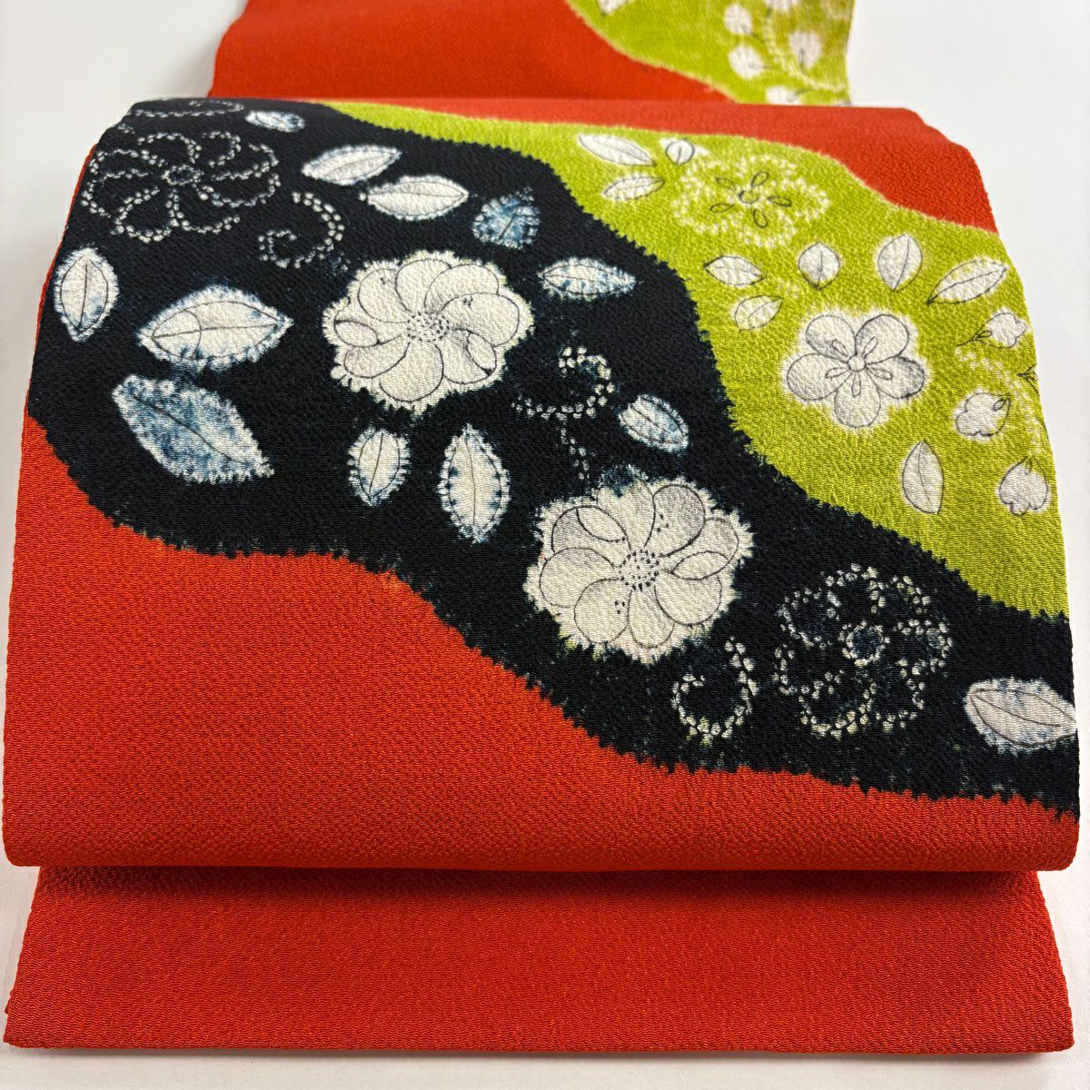 美品】 開き名古屋帯 秀品 落款あり 花唐草 茶色 正絹｜中古・古着