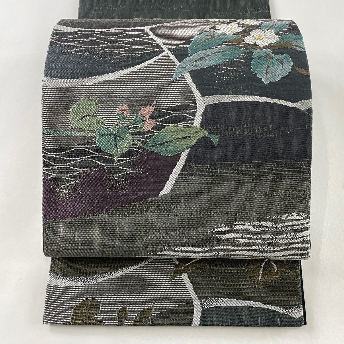 袋帯 逸品 草花 流水 金銀糸 灰色 お太鼓柄 正絹｜中古・古着