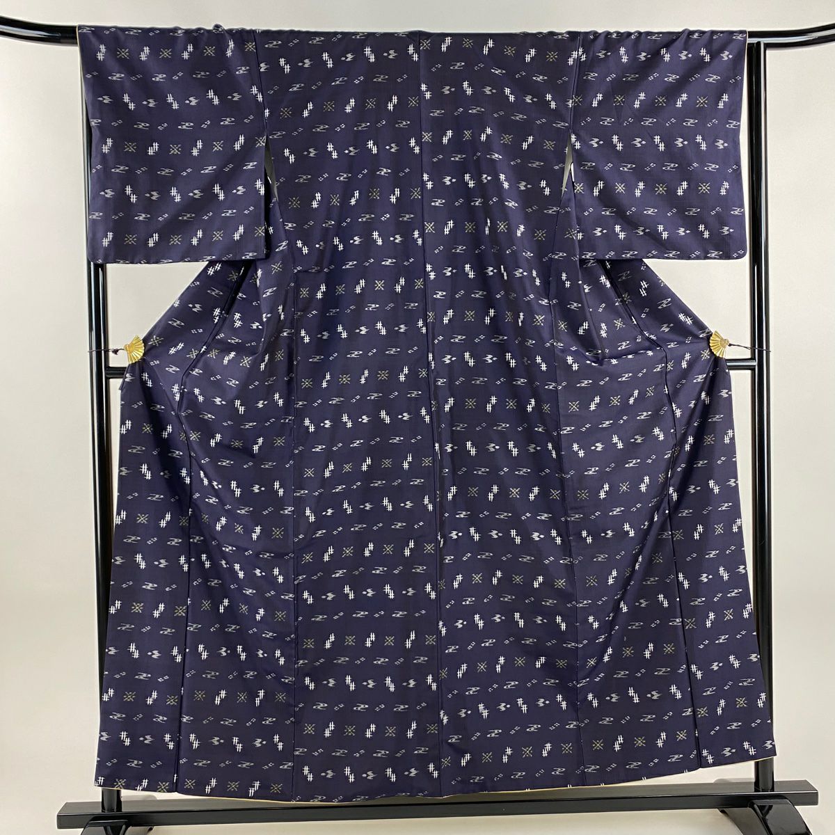 ★専用★紬 真綿紬 絞り 花文 紫系 バチ衿 身丈155cm 裄丈66cm 紬 真綿紬 絞り 花文 紫系 バチ衿 身丈155cm 裄丈66cm お洒落