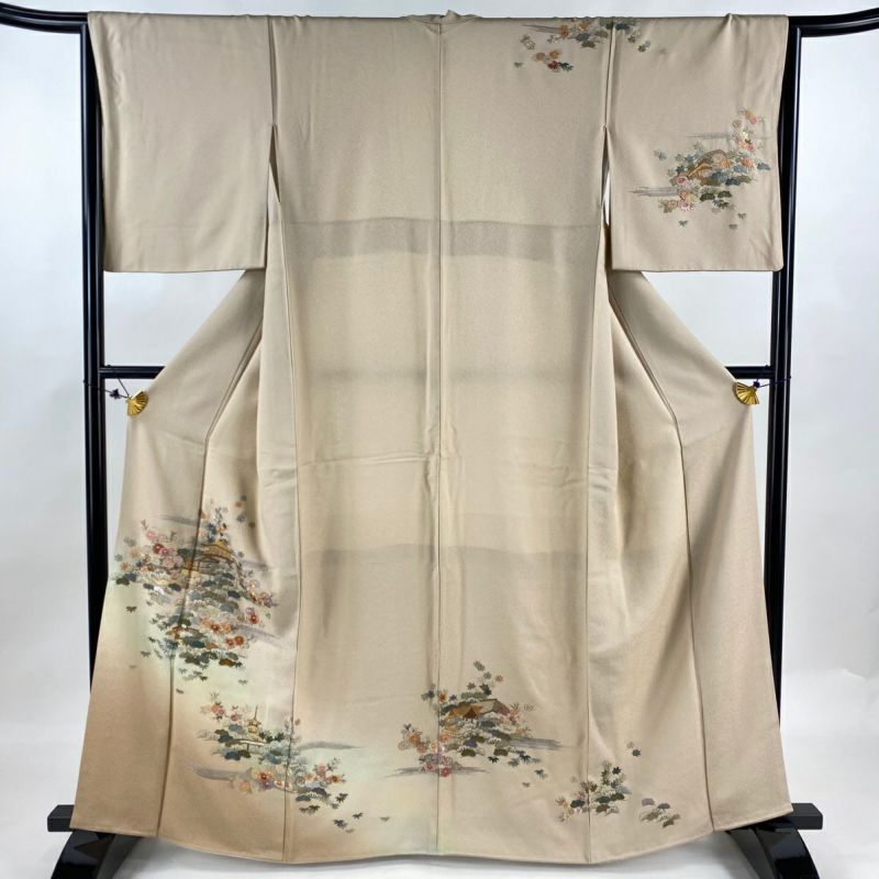付下げ 身丈161cm 裄丈64cm M 袷 建物 草花 刺繍 ぼかし 薄茶色 付下げ 身丈161cm 裄丈64cm M 袷 建物 草花 刺繍 ぼかし 薄茶色