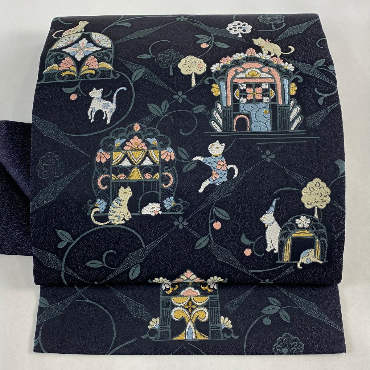 名古屋帯 美品 逸品 人間国宝 羽田登喜男 落款あり 鴛鴦 菊 金糸 名古屋帯 美品 逸品 人間国宝 羽田登喜男 落款あり 鴛鴦 菊 金糸