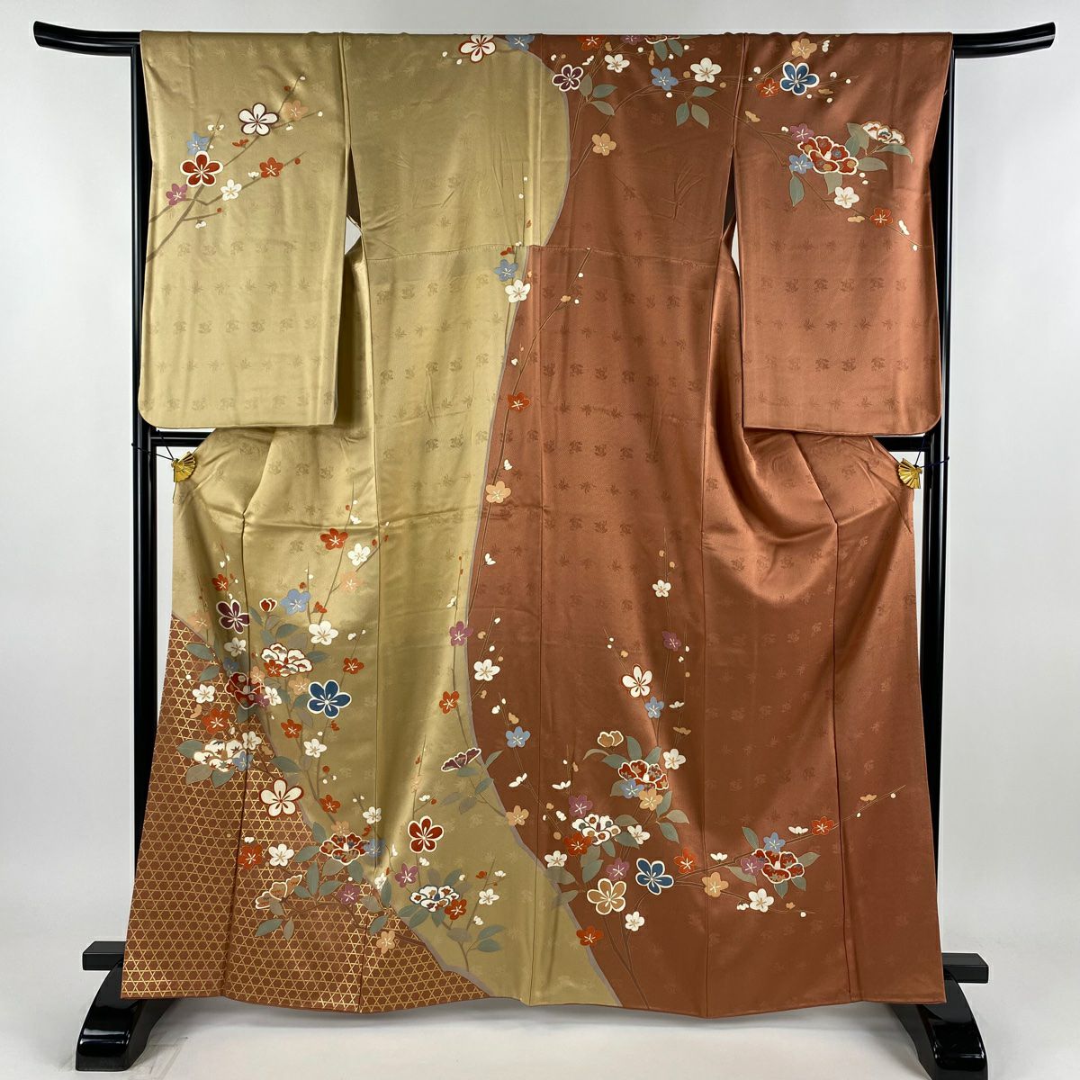 訪問着 身丈157.5cm 裄丈64cm M 袷 落款あり 華文 花唐草 刺繍 金糸 灰紫 正絹 名品|中古・古着・リサイクル着物通販|バイセル  オンライン