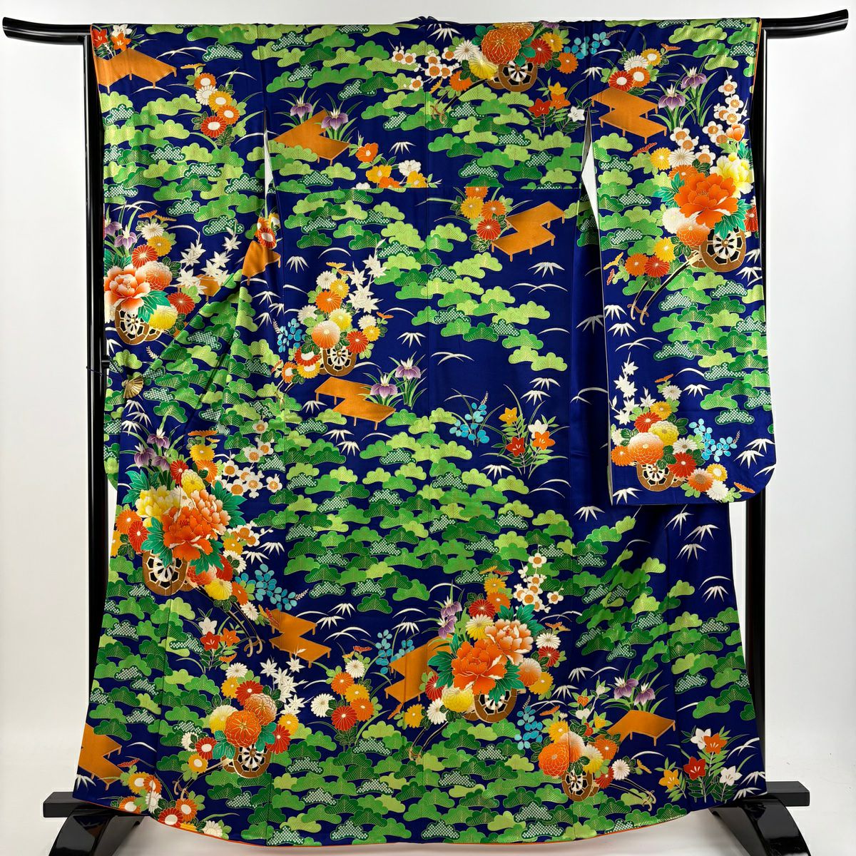 専用美品 振袖 身丈169.5cm 裄68.5cmトールサイズ 黒 梅 吉祥花 専用美品 振袖 身丈169.5cm 裄68.5cmトールサイズ 黒 梅 吉祥花