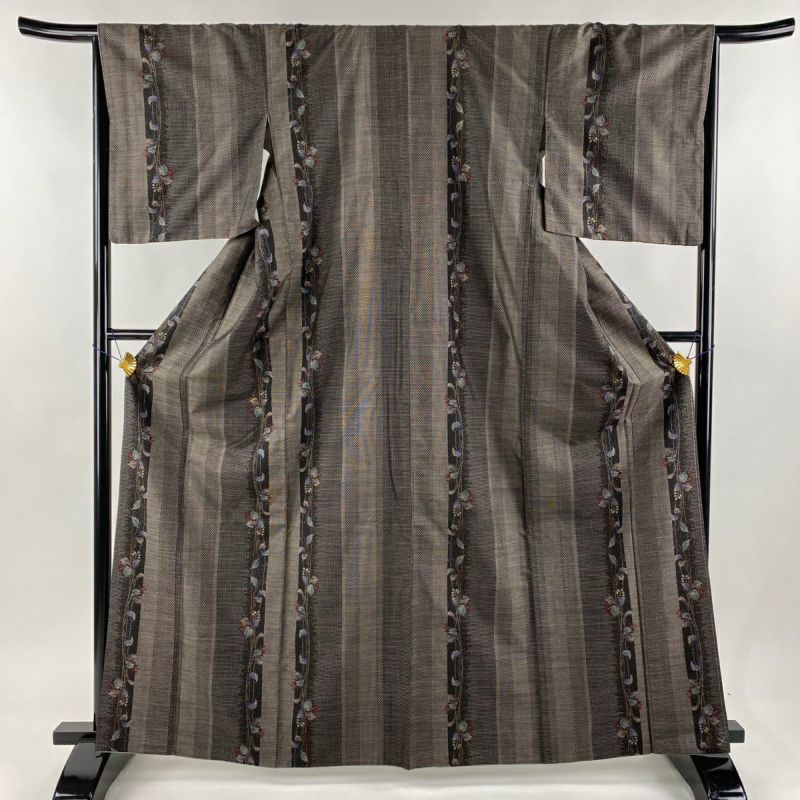 紬 身丈165cm 裄丈66cm M 袷 葉と実 縞 焦茶色 正絹 名品|中古 紬 身丈165cm 裄丈66cm M 袷 葉と実 縞 焦茶色 正絹 名品|中古