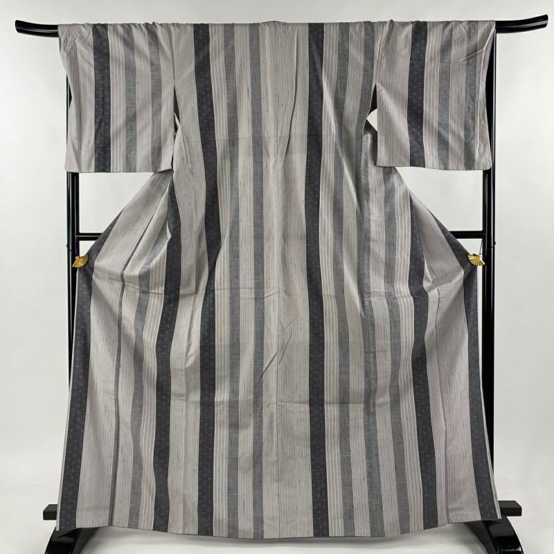紬 身丈166.5cm 裄丈68.5cm L 袷 縦縞 十字絣 灰色 正絹 美品 秀