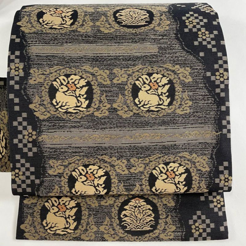 名古屋帯 美品 名品 花うさぎ 草花 黒 正絹|中古・古着 名古屋帯 美品 名品 花うさぎ 草花 黒 正絹|中古・古着