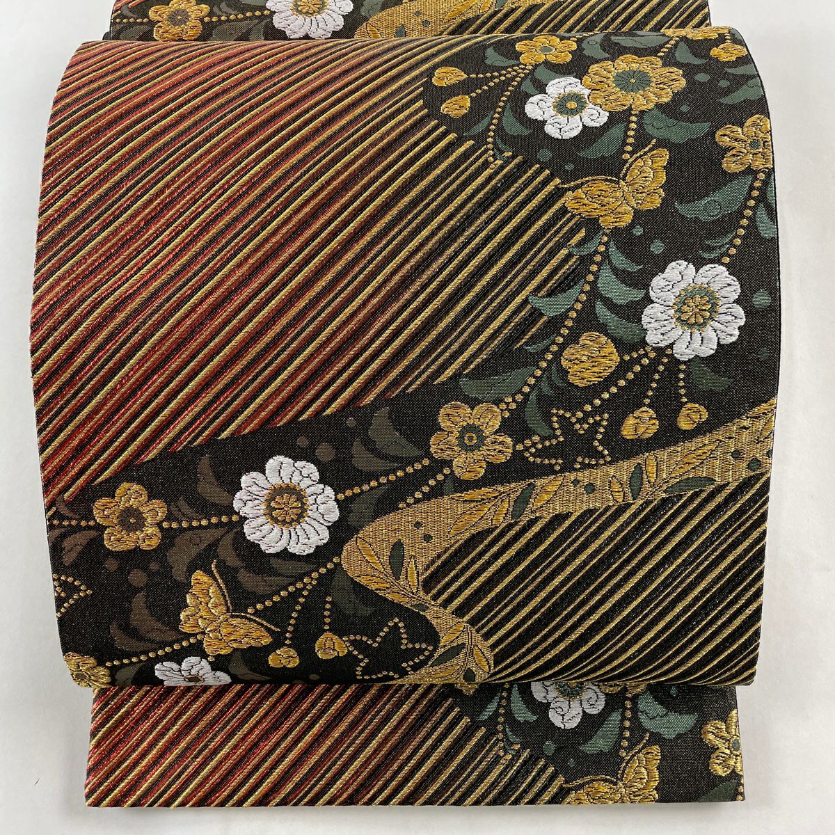 袋帯 美品 秀品 振袖向き 草花 蝶 箔 金糸 黒 六通 正絹 【中古