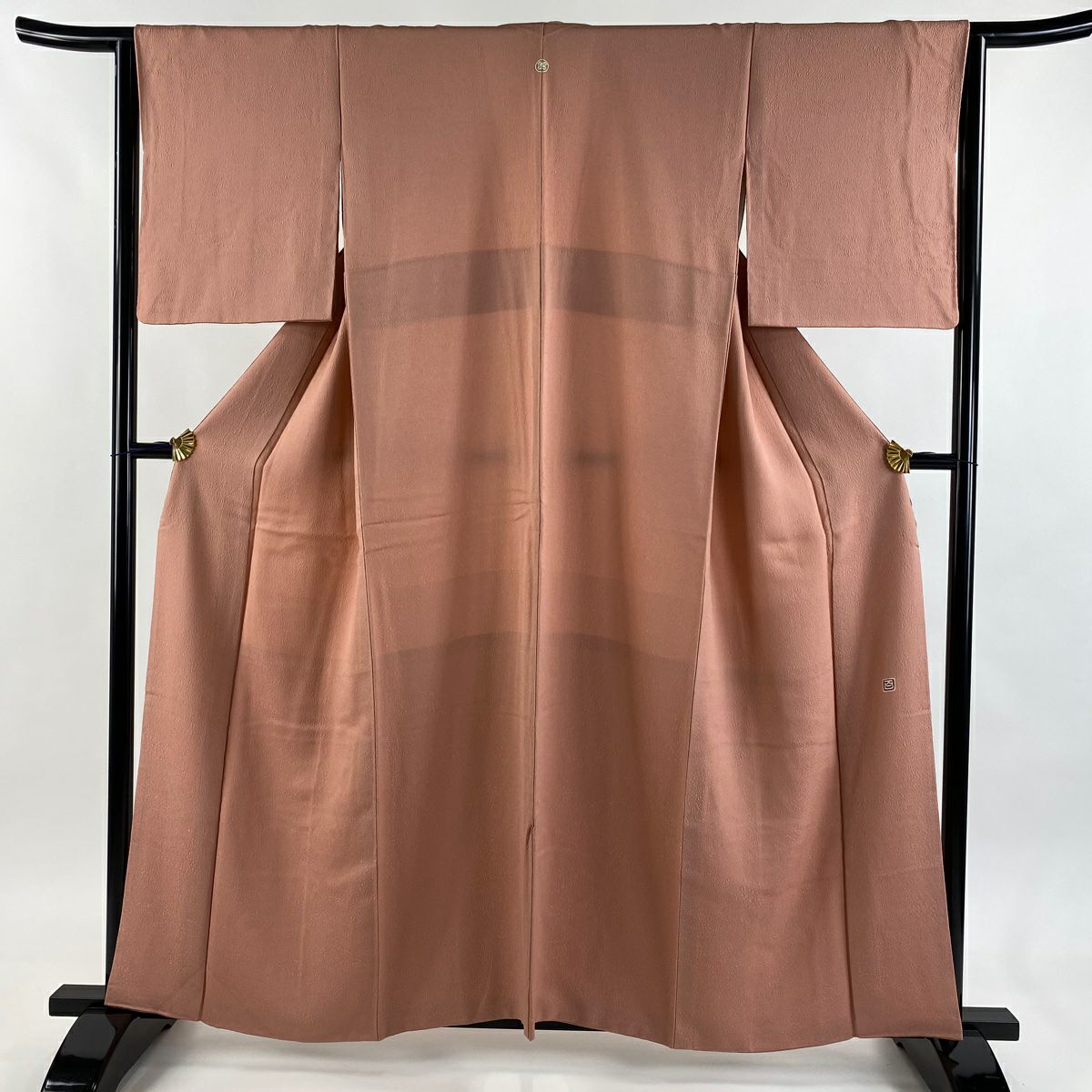 美品】 色無地 身丈161cm 裄丈67cm M 袷 地紋 ピンク 正絹 秀品｜中古