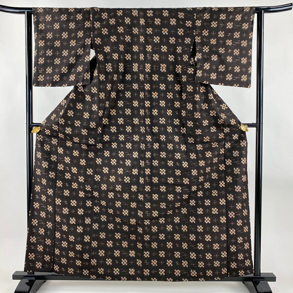 紬 身丈155.5cm 裄丈64cm M 袷 樹木 焦茶色 正絹 秀品｜中古・古着