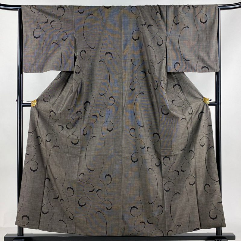 紬 身丈156.5cm 裄丈66.5cm M 袷 唐草 焦茶色 正絹 秀品 ｜中古