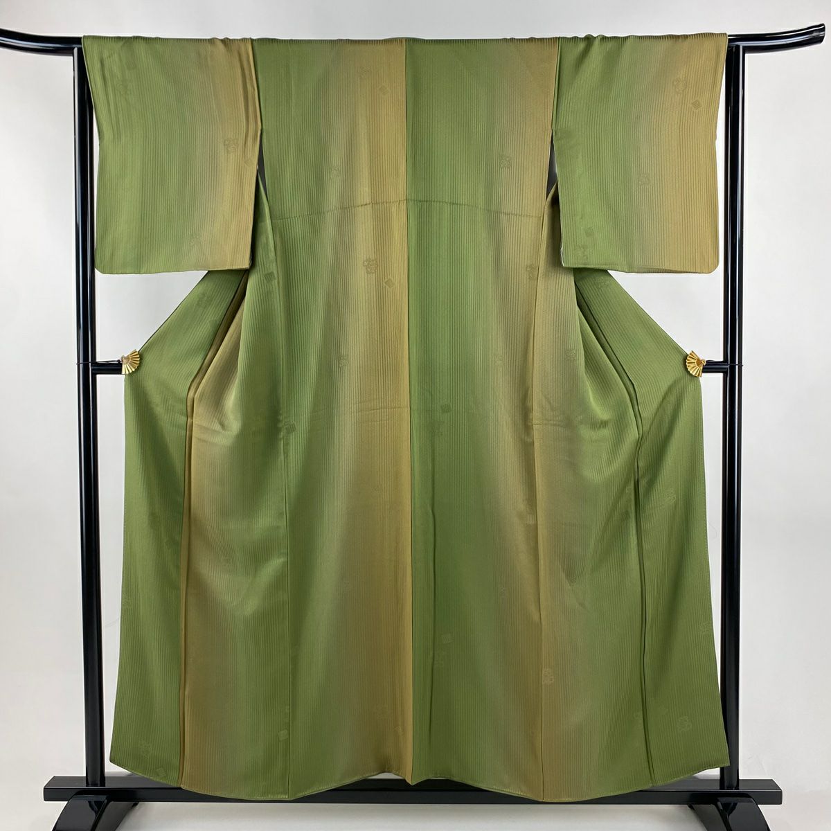 美品】 小紋 身丈166.5cm 裄丈67cm M 袷 桜 蝶 金彩 縦ぼかし 小豆色