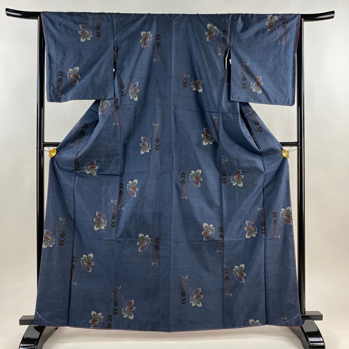 美品】 紬 身丈158cm 裄丈62.5cm S 袷 雪輪 草花 紺色 正絹 秀品｜中古