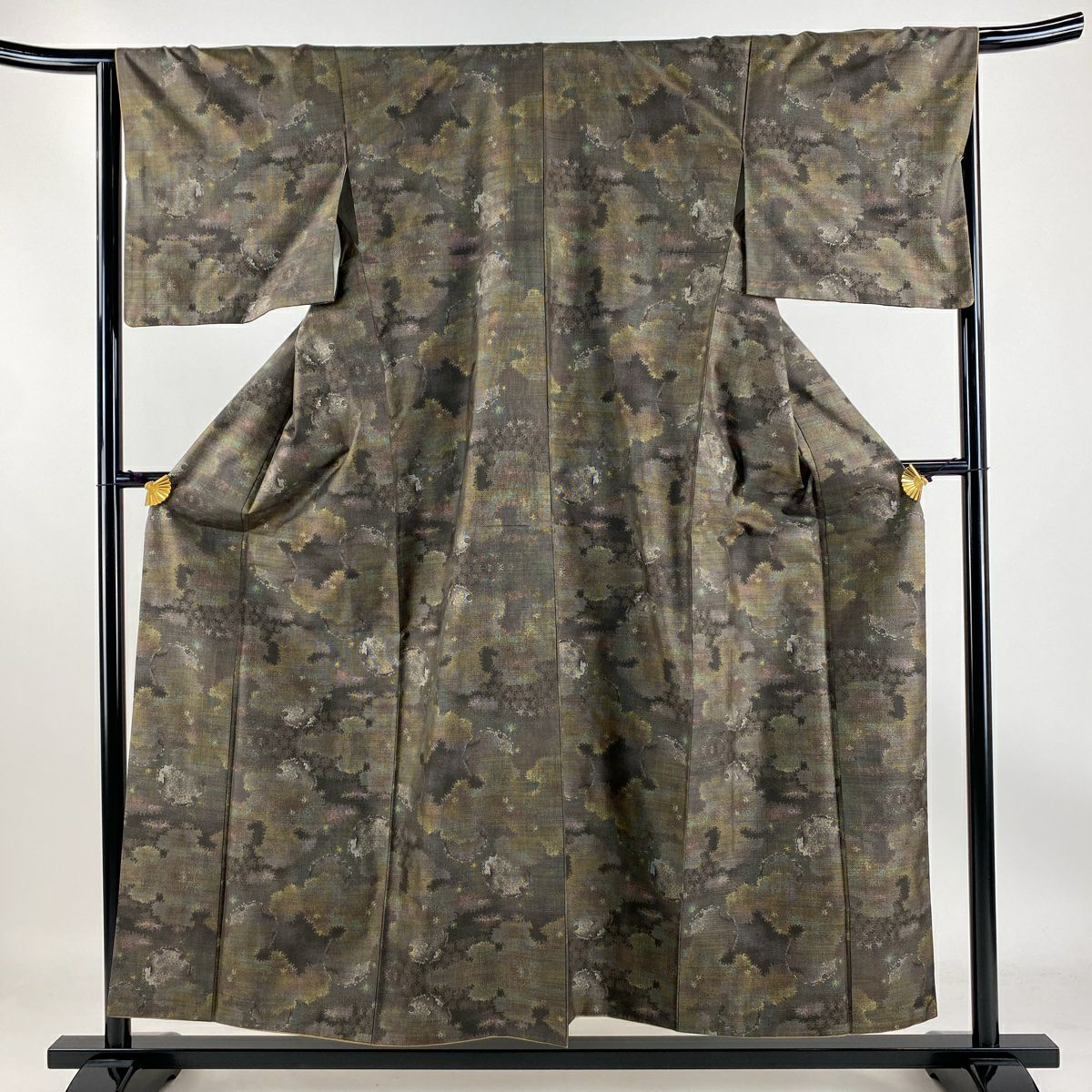 美品】 紬 身丈157.5cm 裄丈63cm S 袷 証紙あり 雪輪 流水 墨色 正絹