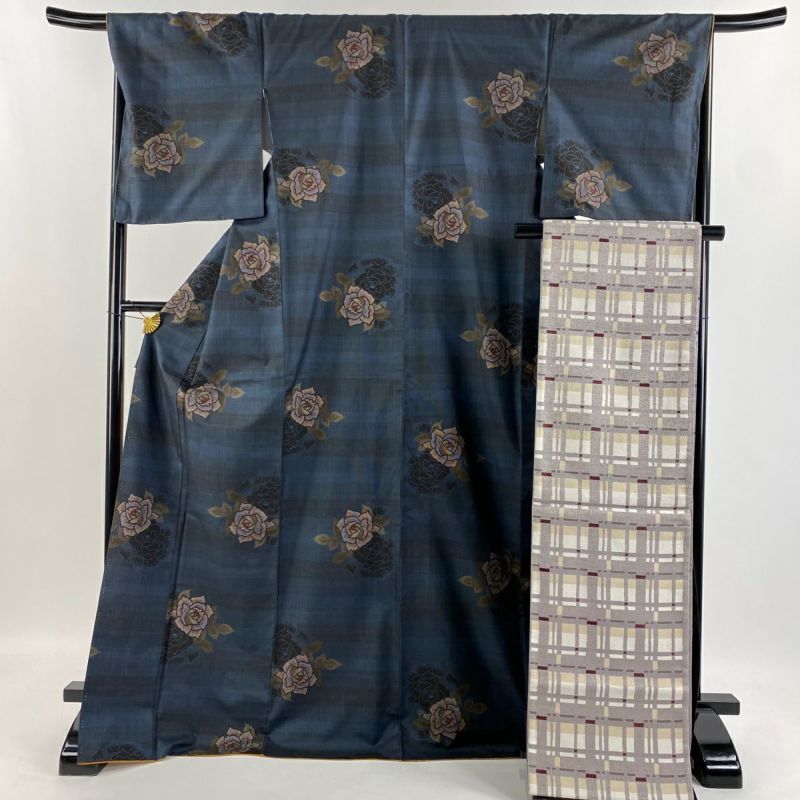 紬身丈160裄丈64cm M 薄物夏紬縞絣薄茶色 正絹 秀品【中古】 紬身丈160裄丈64cm M 薄物夏紬縞絣薄茶色 正絹 秀