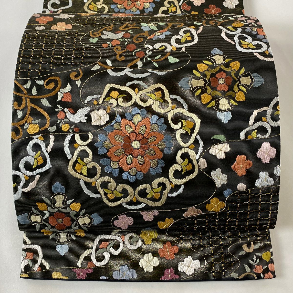 美品】 袋帯 逸品 落款あり 桜 菱文 相良刺繍 金糸 黄土色 六通 正絹
