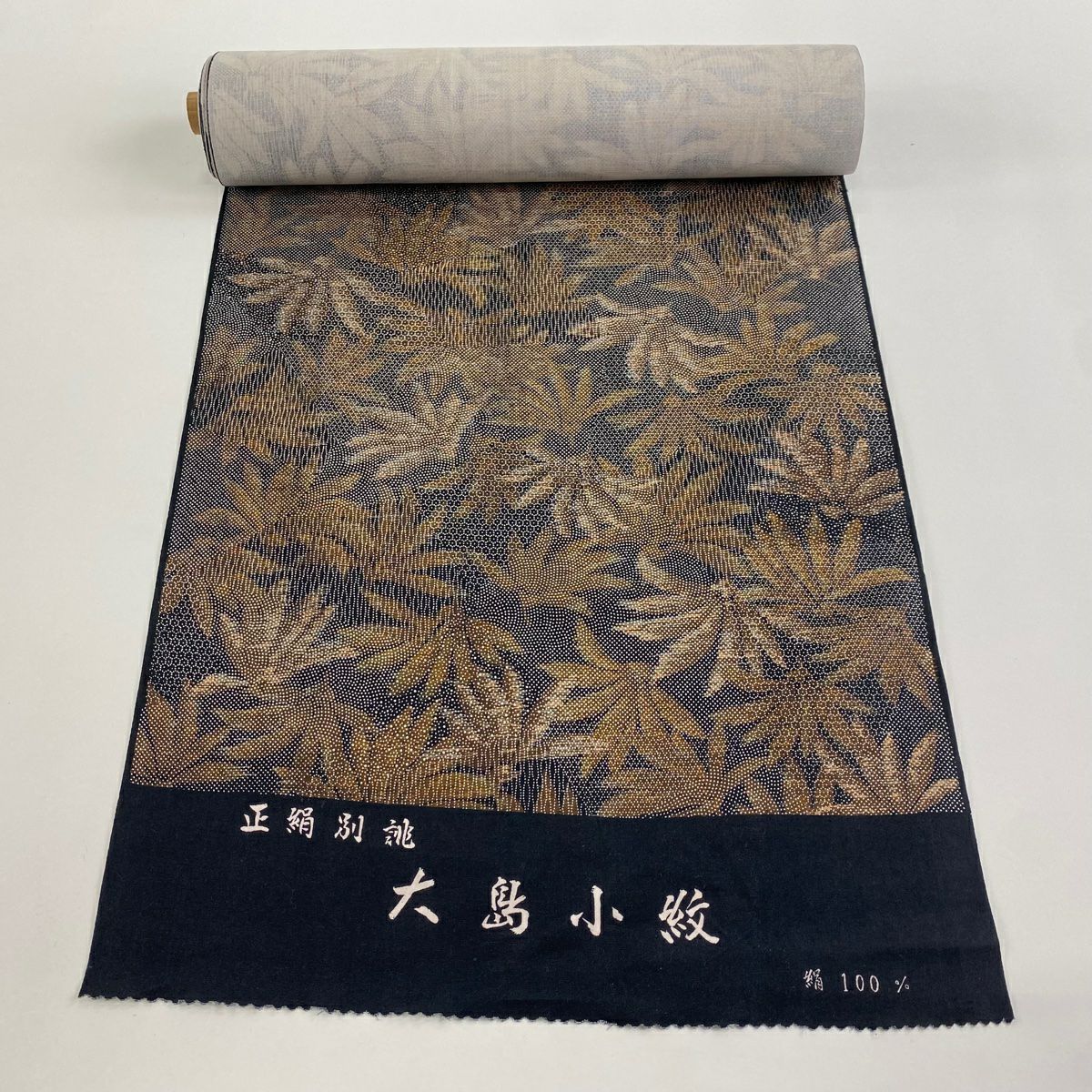 反物 秀品 小紋 落款 柿本市郎 草花 刺繍 薄緑 正絹｜中古・古着