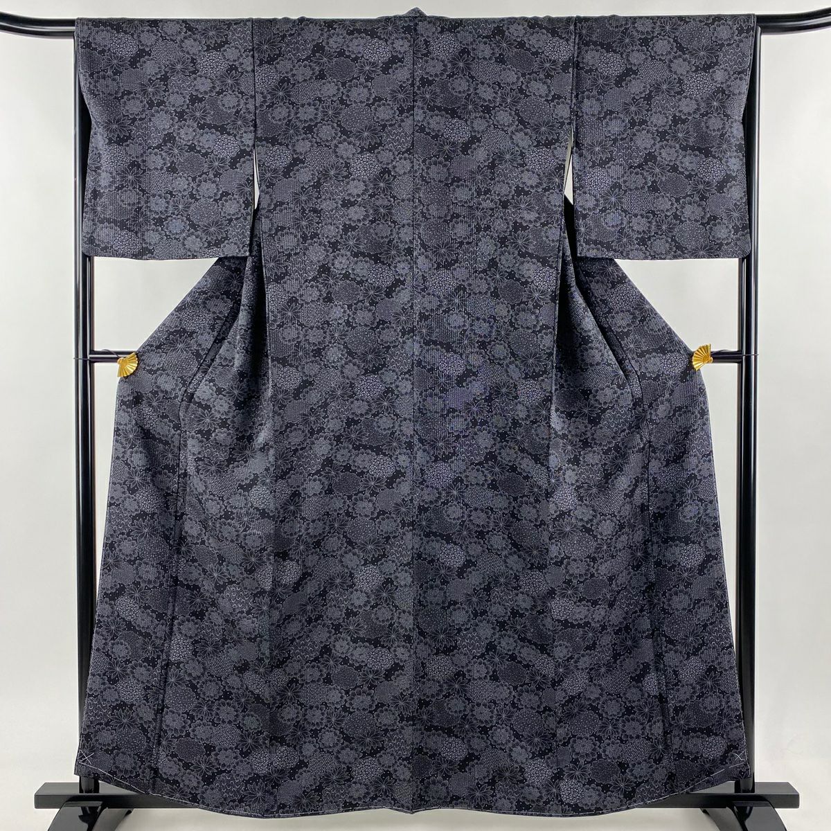 紬 身丈159.5cm 裄丈63.5cm S 袷 七宝 蜀江文 墨色 正絹 名品｜中古  