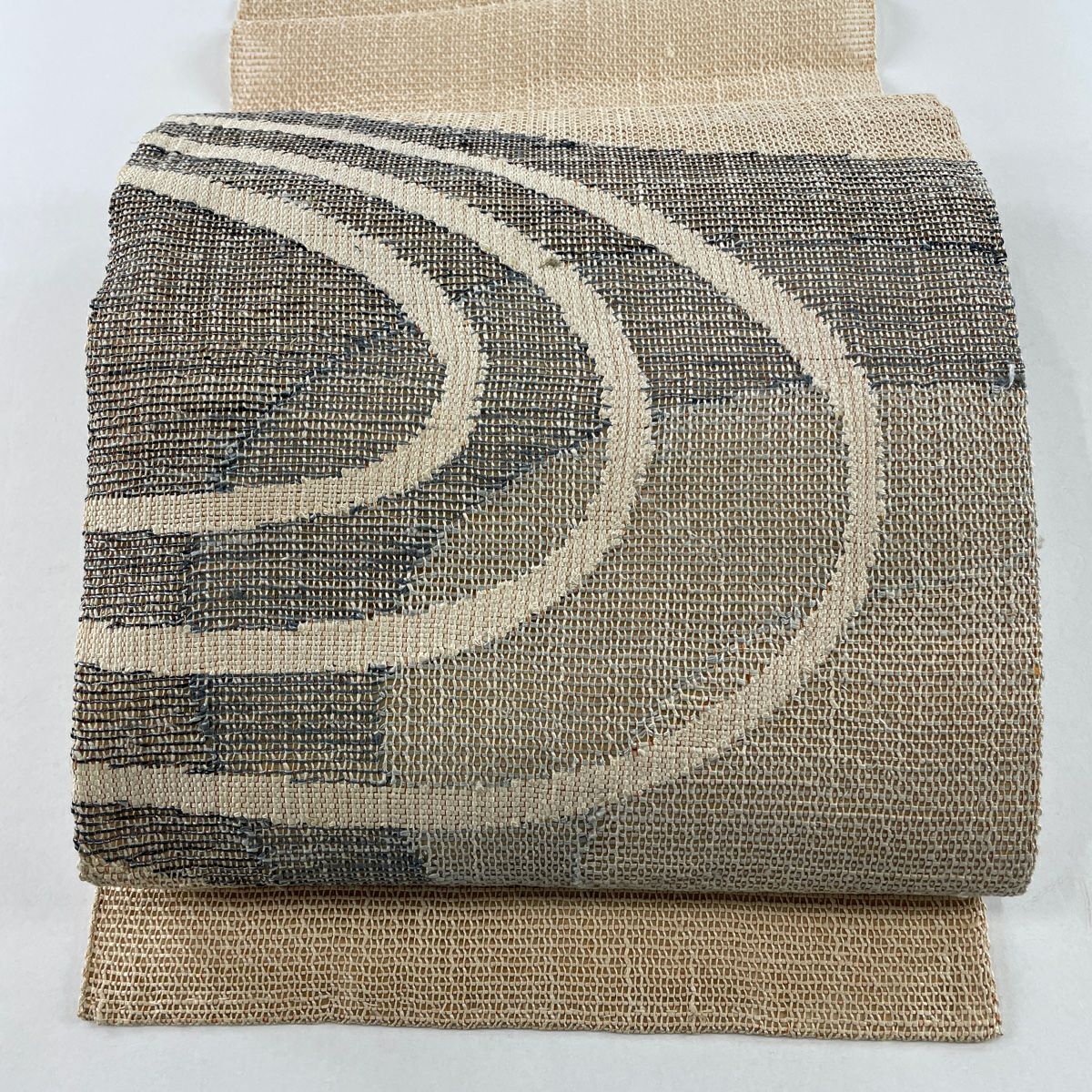 【美品】夏物帯　名古屋帯　八寸　松葉仕立て　ベージュ　C 名古屋帯 美品 秀品 八寸名古屋帯 松葉仕立て 縞 小花 薄茶色